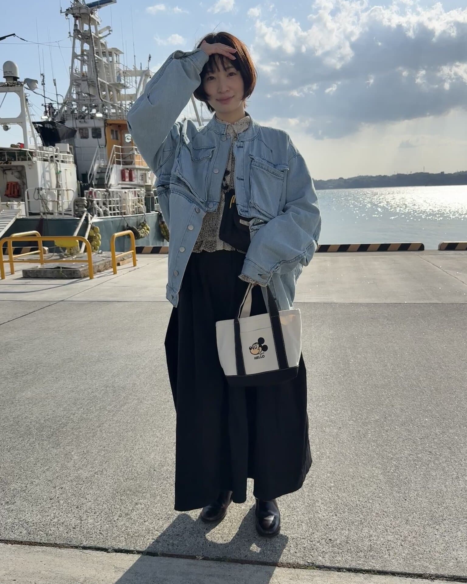 撮影仕事の日は細々とした荷物がたくさんあるので肩掛けバックも併用。すぐ使いたいものはトートバッグに入れました。