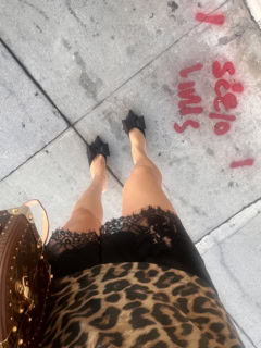 Reformationの短パンのように、気に入ると同じものをイロチ買いしてしまう私。ゆるっとカジュアルめのトップスに合わせるのがテッパンのスタイル。