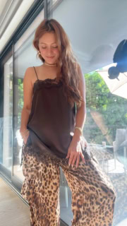 ZARAの茶色のキャミワンピはトップスとしてヒョウ柄パンツに合わせてワントーンで合わせてみたり。