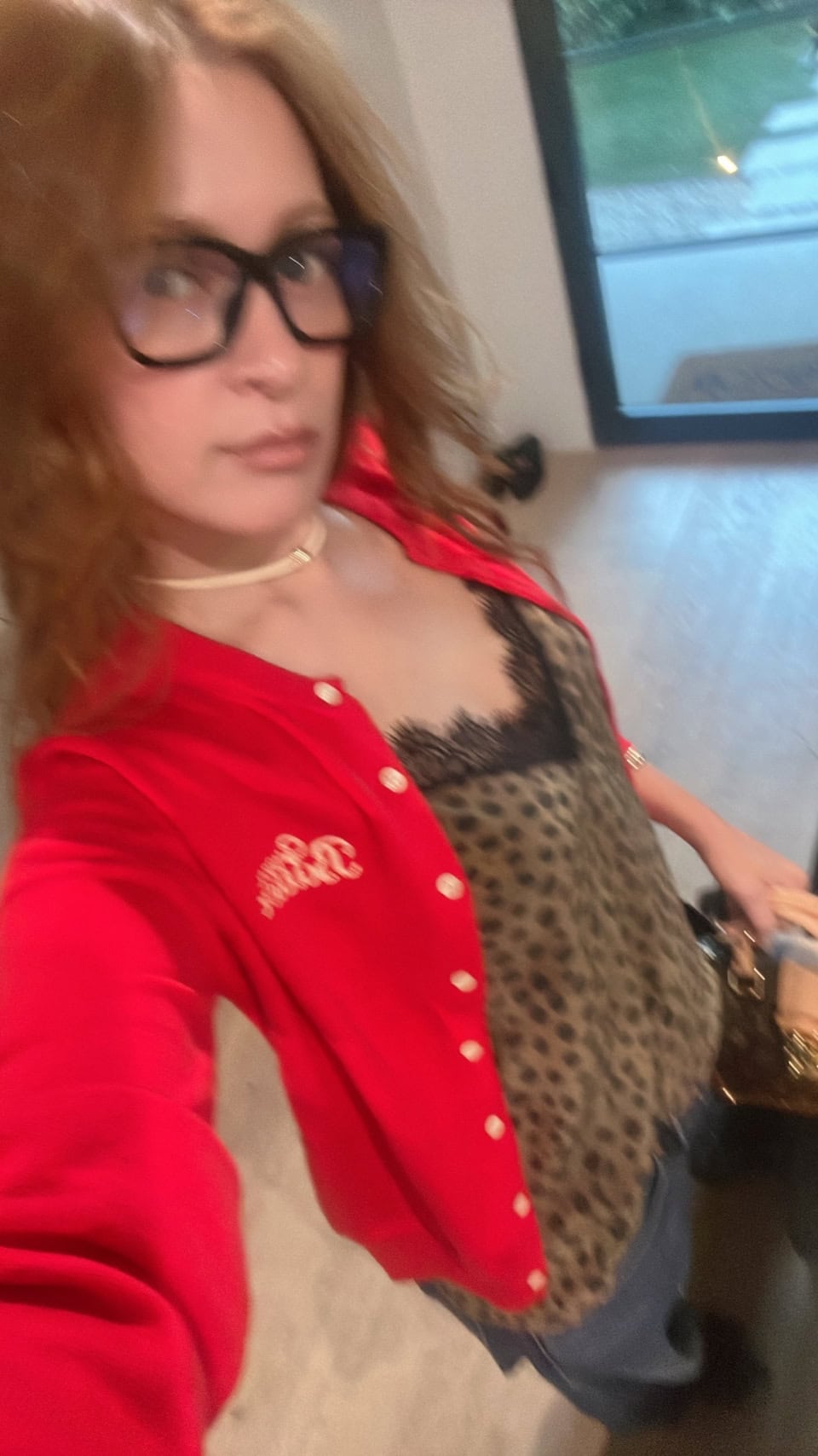 ドイツのブランド、MIKUTAのヒョウ柄のレースキャミはさらっとカーデに合わせて。