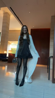 一枚でワンピとして着たり。ちなみにデニムにレースワンピはスカート重ねは最近、SNSでよく見ますが、あのスタイリングはさすがに若過ぎるかも!? と手は出せておらず……。ちょっと大人っぽくスタイリングするのが好き。