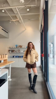 Reformationの短パンのように、気に入ると同じものをイロチ買いしてしまう私。ゆるっとカジュアルめのトップスに合わせるのがテッパンのスタイル。