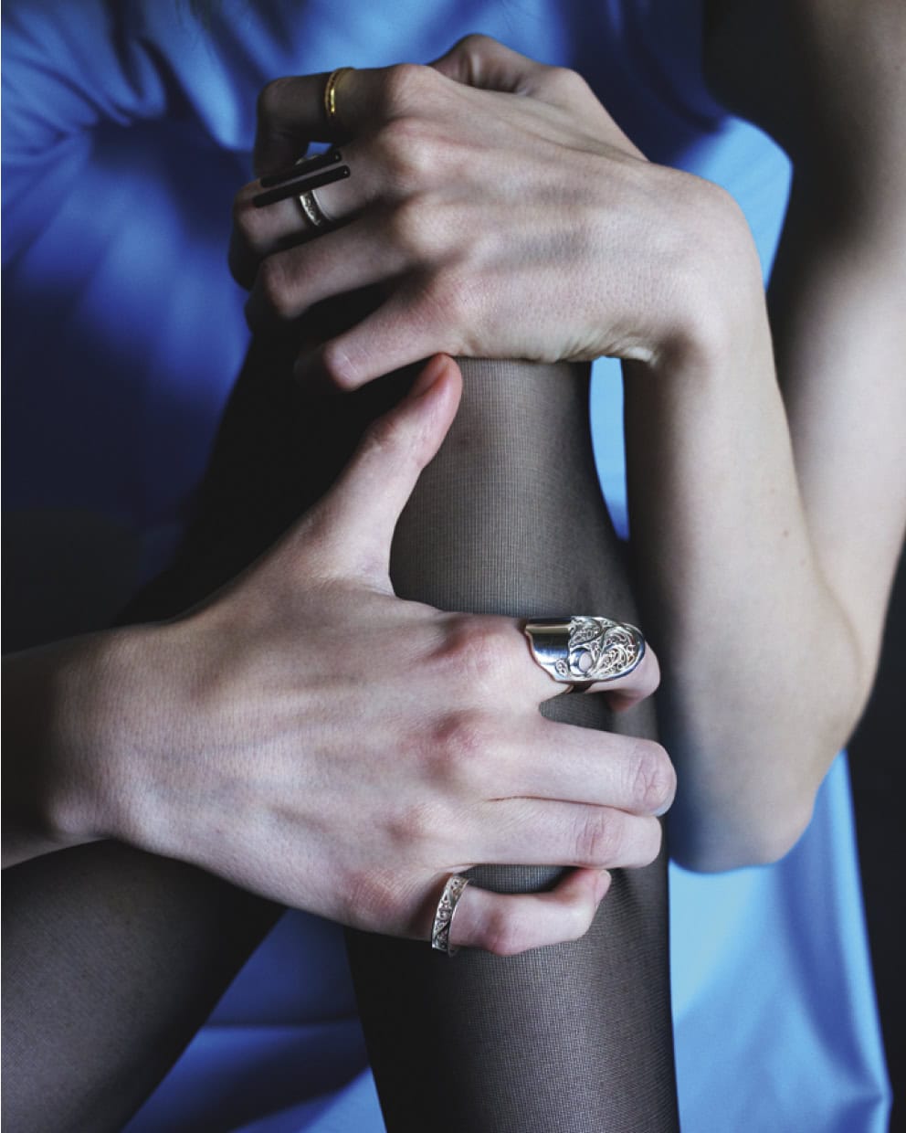 左手人さし指リング¥35,200、左手中指リング¥63,800、右手人さし指リング¥74,800、右手小指リング¥35,200（トーロウ）