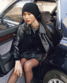 レザージャケット¥165,000（ユナス／エストネーション）