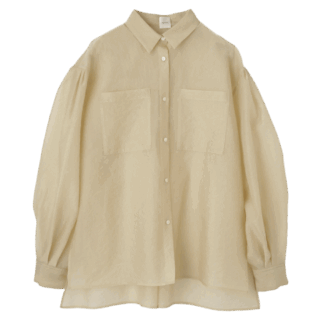 シャツ¥31,900（レルム）