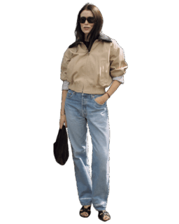 異素材使いの襟がポイントのデニムジャケットを狙って!