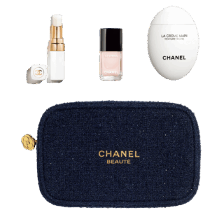 シャネル リップ アンド ネイルケア セット ¥20,900(シャネル・11月14日限定発売)セット内容:シャネル ルージュ ココ ボーム 912 ドリーミーホワイト、ヴェルニ 111 バレリーナ、ラ クレーム マン テクスチャー リッシュ ©︎CHANEL