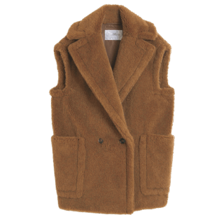 ポップアップストア限定“キャメルカラー”のテディベスト¥371,800（マックスマーラ／マックスマーラ ジャパン）