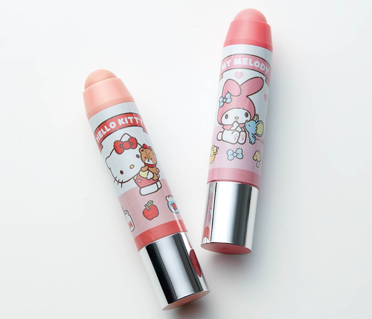 左から：キス シュガー スクラブ 496 ピーチ、同 498 ストロベリー 各¥990（共にレブロン・12月4日数量限定発売）