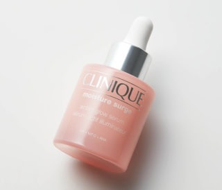 モイスチャー サージ グロウ リファイン セラム［医薬部外品］¥6,600（クリニーク・12月5日発売）