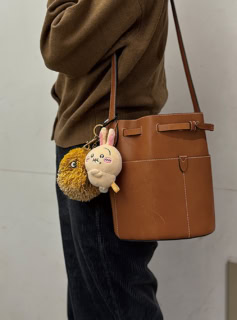 バッグによってチャームを使い分けするほどの達人、編集H