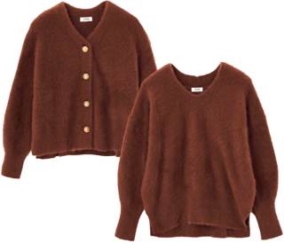 左から：金ボタンがクラシック。カーディガン¥28,600、左のカーデを肩掛けしても。ニット¥26,950（共にジャーナル スタンダード レサージュ／ジャーナル スタンダード レサージュ 銀座店）