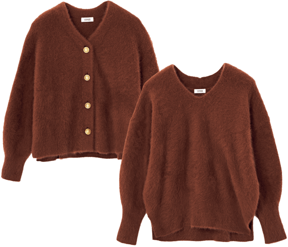 左から：金ボタンがクラシック。カーディガン¥28,600、左のカーデを肩掛けしても。ニット¥26,950（共にジャーナル スタンダード レサージュ／ジャーナル スタンダード レサージュ 銀座店）