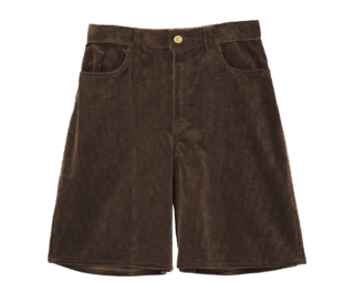 旬のハーフパンツは持っておきたい。コーデュロイハーフパンツ¥63,800（マディソンブルー）