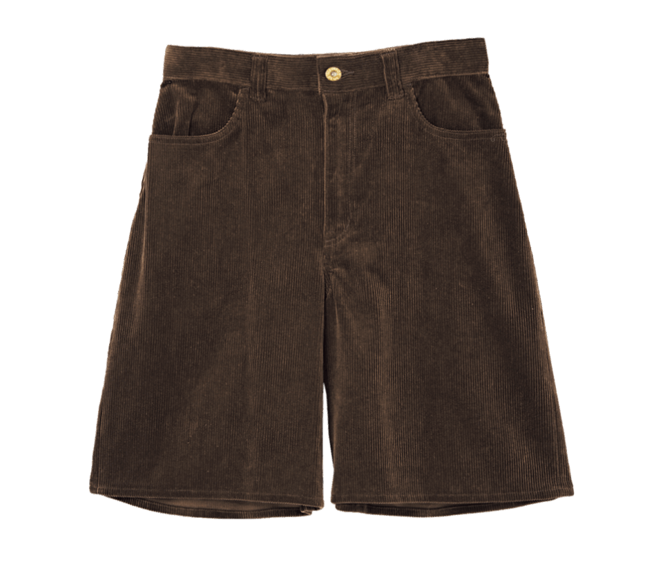 旬のハーフパンツは持っておきたい。コーデュロイハーフパンツ¥63,800（マディソンブルー）