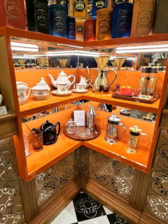 コーヒーカップなどもおみやげで買えます！