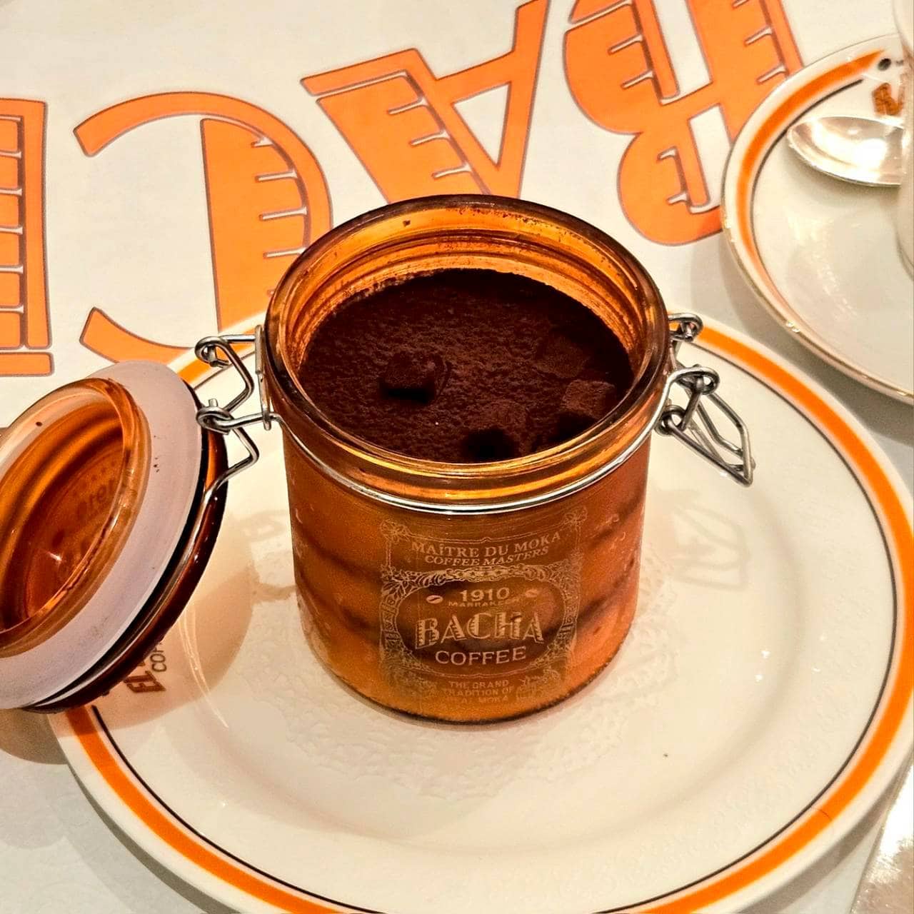 ちなみに、取材チームの別の方が頼んでいたティラミスがとっても人気だそうです。なによ～この瓶～！ 欲しい～！