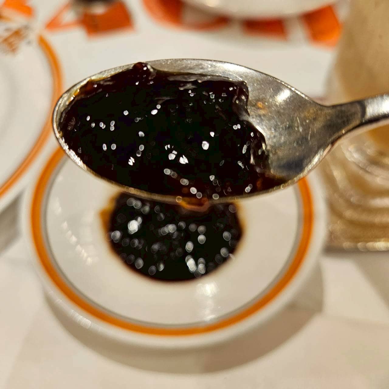 そして、ちょっと不明なのですがクロワッサンを頼んだら三口くらい？ の量の甘いコーヒーゼリーがついてきました。とても甘い！ しかしウマイ！