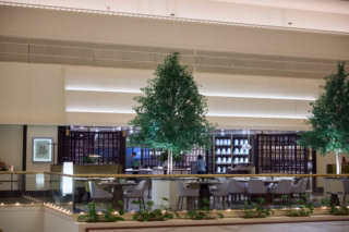 【SUMMER PALACE】ホテルの３階。建物は中心が吹き抜けのつくりになっているので、なんとも開放感があります。