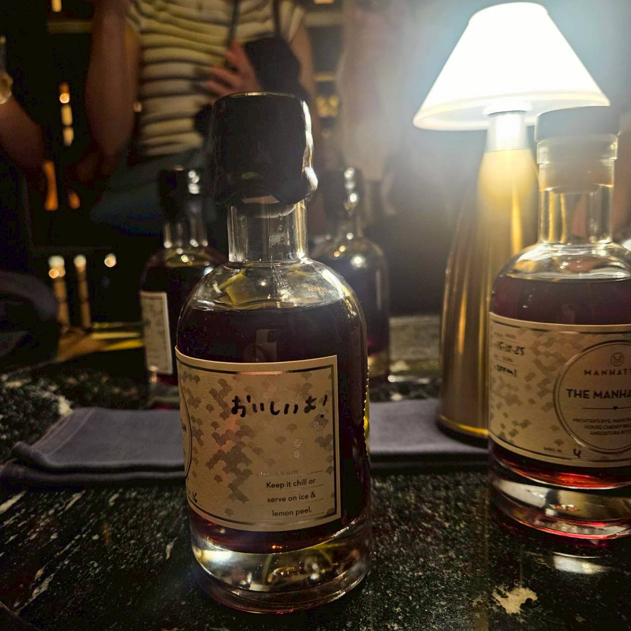 【MANHATTAN】さらにこのプログラムの参加者には、最後にシグネチャーカクテルを瓶詰めして、蝋でシールドしてお持ち帰りさせてもらえるサービスも♡私は大変に和風なメッセージを記載してみました。