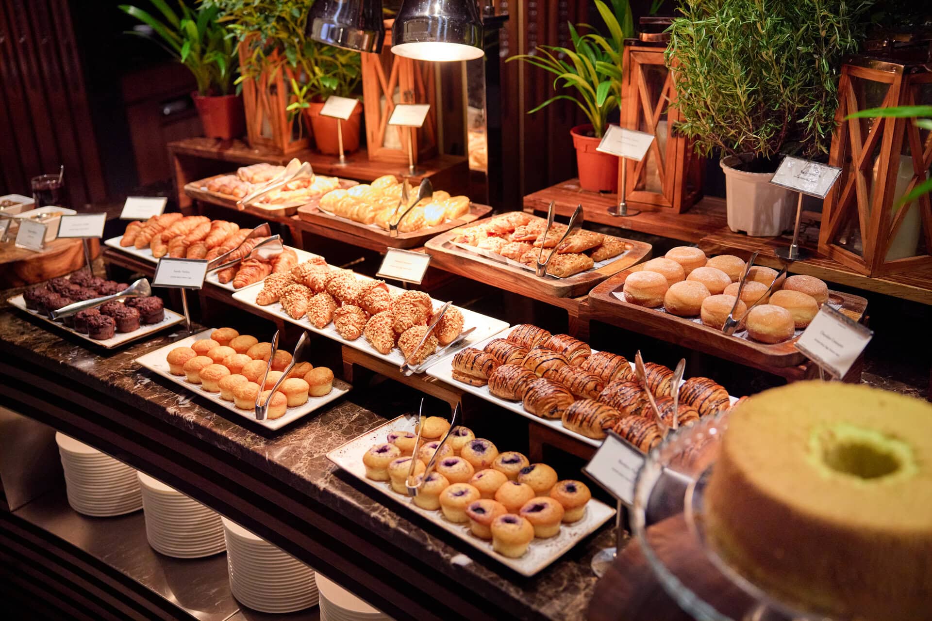 【BASILICOの朝食】パンがねー、これまたクオリティが高いのよ！ とくにクロワッサン系。パイ生地を誰がどんだけこねてんだってくらい豊富！