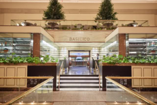 【BASILICOの朝食】こちらがバジリコの入口。あ、お部屋のスリッパなどで訪れると「それはアカンで」とたしなめられるのでご注意ください（たしなめられている方を目撃しました）。