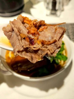 【BASILICOの朝食】朝からこれでもかってくらい牛肉を盛ってくれます。