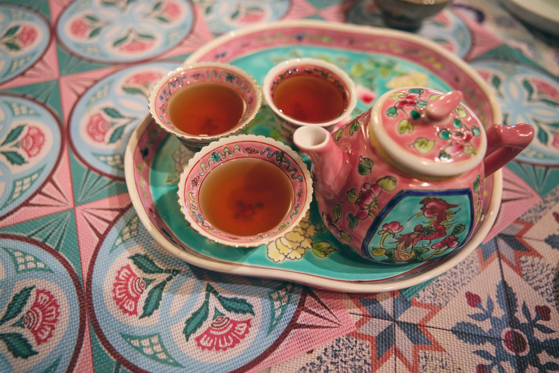 【THE INTAN】でも、最後に供されたフルーティなお茶が、実は一番ぶっ飛びました。雑味がないこの強い紅茶の味をどうやって出しているのか、言葉が通じるなら聞きまくりたかったです。これ、もう一度飲みたい！