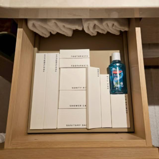 【コンラッド・シンガポール・オーチャード】アメニティは歯ブラシからソーイングキットまでフルラインナップ！