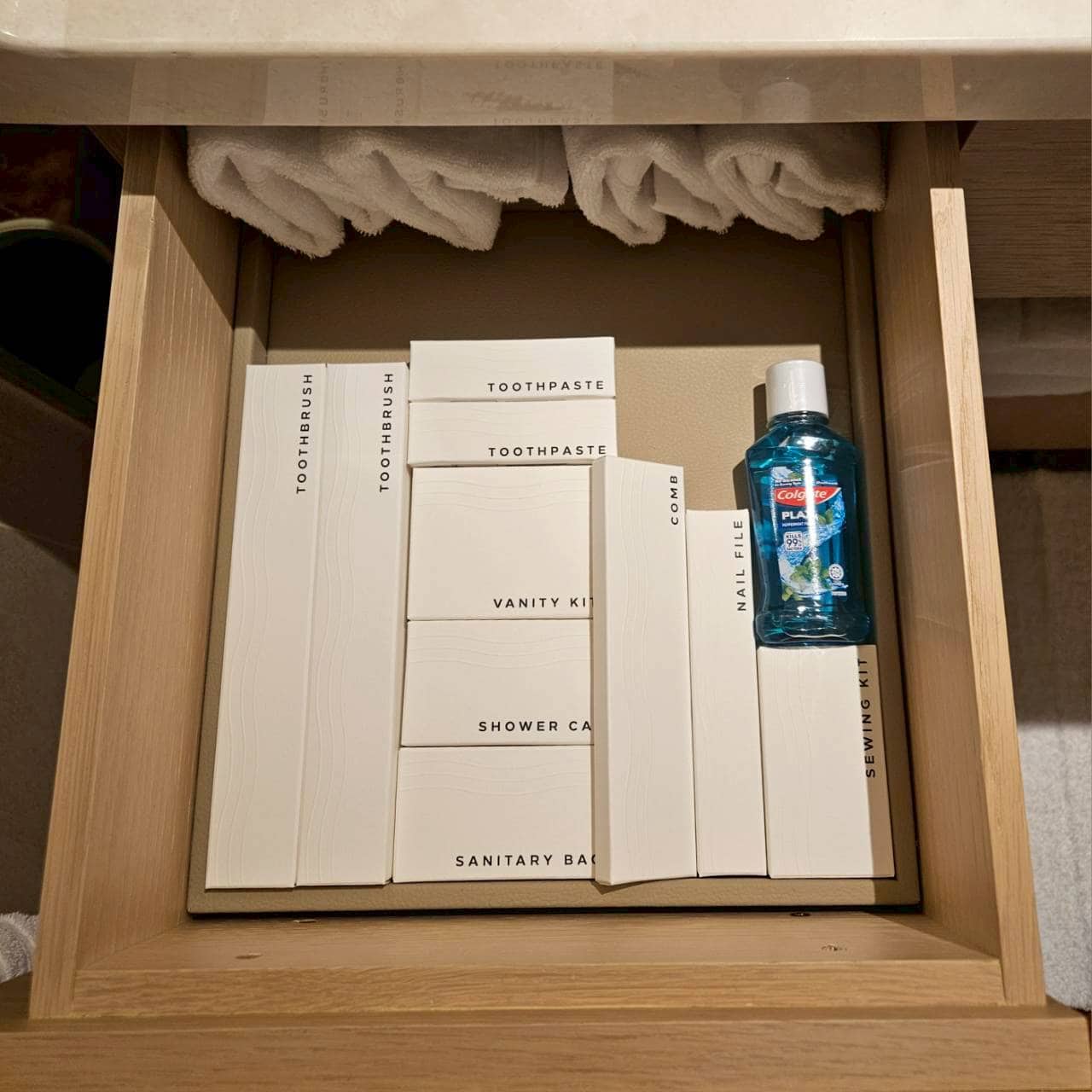 【コンラッド・シンガポール・オーチャード】アメニティは歯ブラシからソーイングキットまでフルラインナップ！