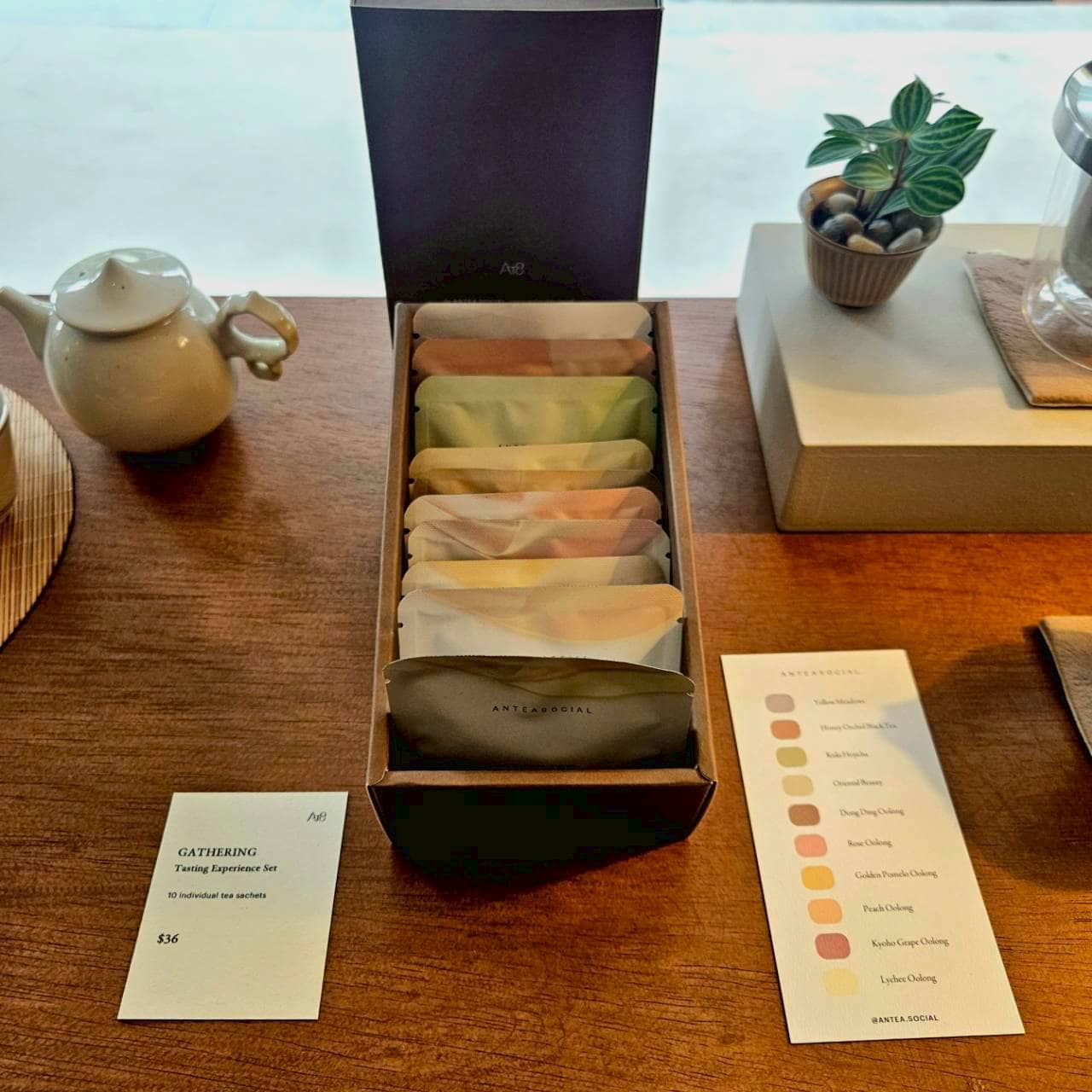 レアみやげ⑥Antea Socialのティーバッグセット『GATHERING』　オススメの10種類のティーバッグが入ったギャザリングは36シンガポールドル（日本円で約4,379円）。
