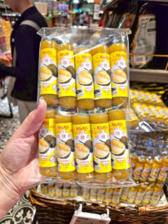 ベタみやげ⑨ドリアンケーキ ドリアンケーキ10本入りは16.80シンガポールドル（日本円で約2,043円）。