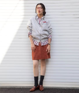 アーペーセーのユーズドスカート、ディオールのユーズドシャツ、ユーズドのブルゾン、その他本人私物