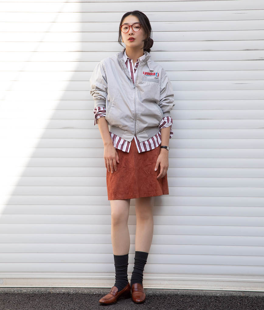 アーペーセーのユーズドスカート、ディオールのユーズドシャツ、ユーズドのブルゾン、その他本人私物