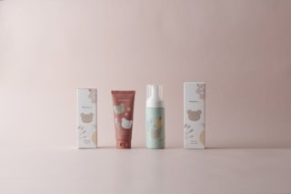 Waphytoのベビーケアアイテムは、ベビー用全身洗浄料とベビー用全身保湿クリームの2種展開。