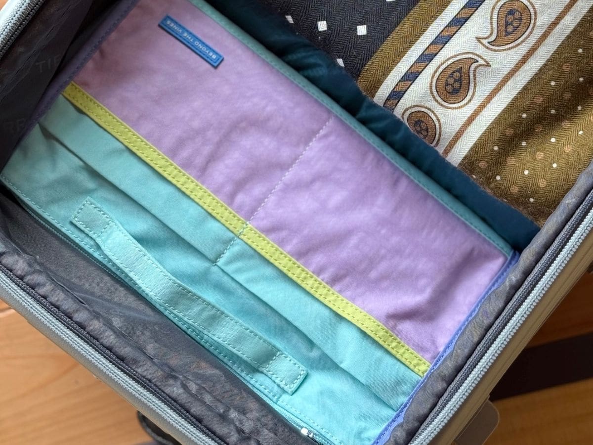 大容量なのに超スリムで機能的♡【ビヨンド ザ バインズ】のポーチ