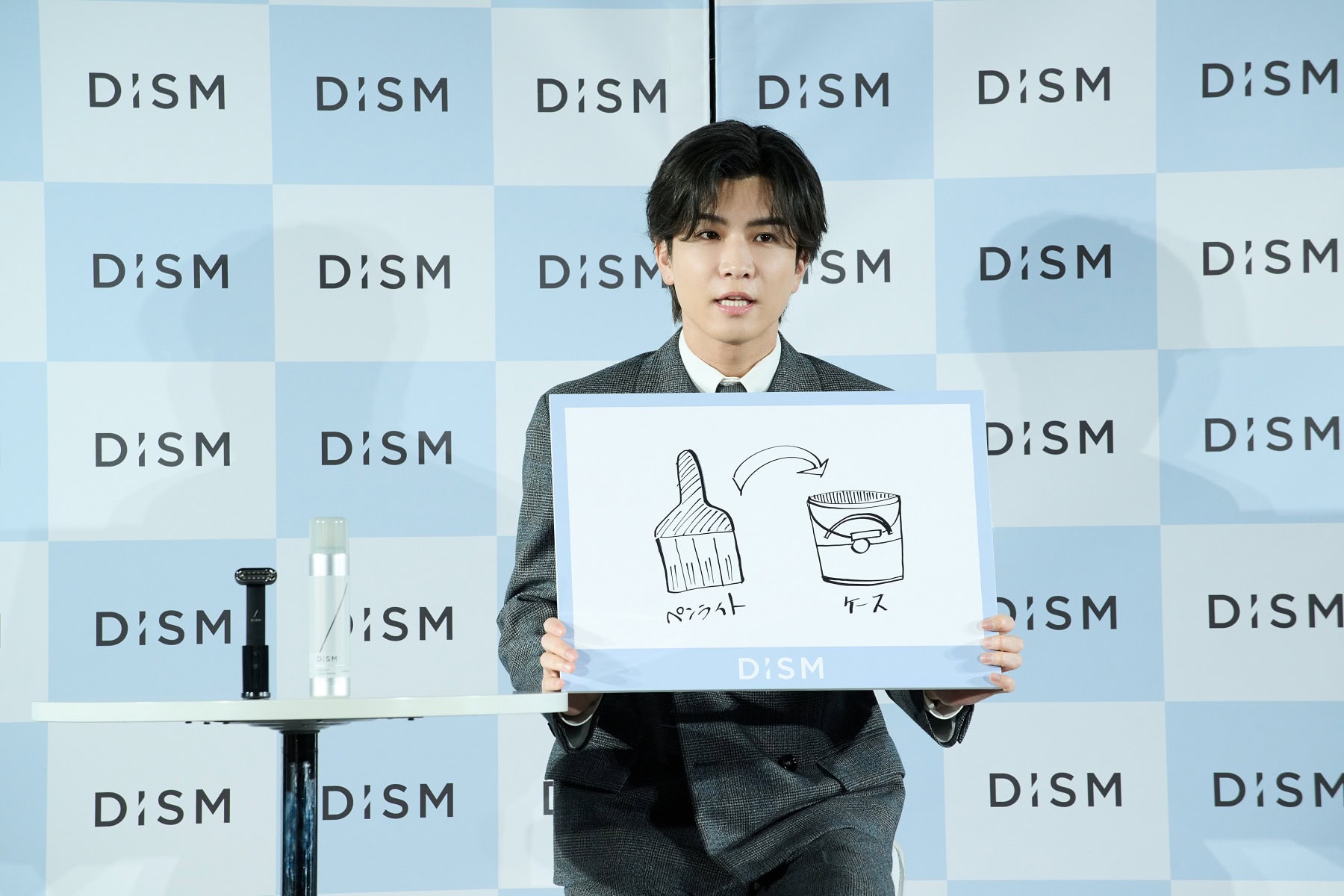 「ペンライトケース」と回答する岩田剛典さん。