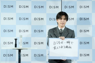 「台詞が一瞬で覚えられる商品」と回答する岩田剛典さん。