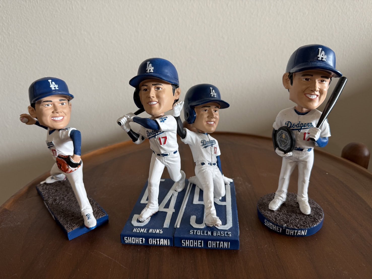 2025年は大谷翔平選手のボブルヘッドデー(ボブルヘッド人形が配られる日)が4日間ありました。L.A.在住の友人、マリちゃんは全日数観戦し、4体ともコンプリート!
