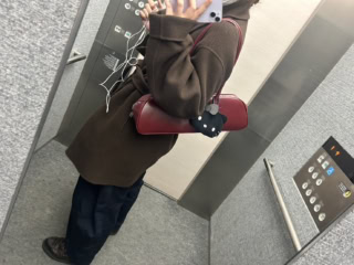 最近の日常スタイル。ふとした瞬間に真っ黒なフェイスと目が合うと嬉しくなります。