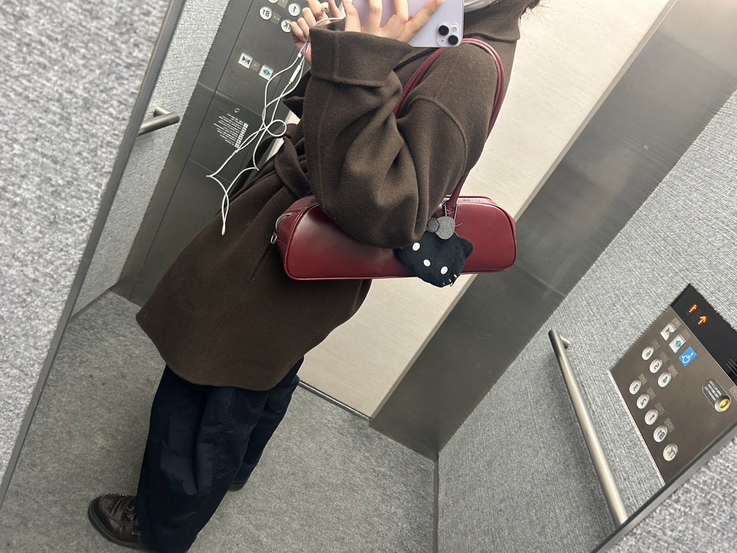 最近の日常スタイル。ふとした瞬間に真っ黒なフェイスと目が合うと嬉しくなります。