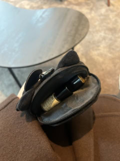 チャックが大きく開くので中身の取り出しやすさもGOOD。