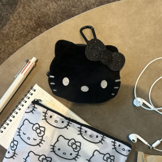 オトナミューズ1月号の付録はハローキティが真っ黒なグッズになって登場！