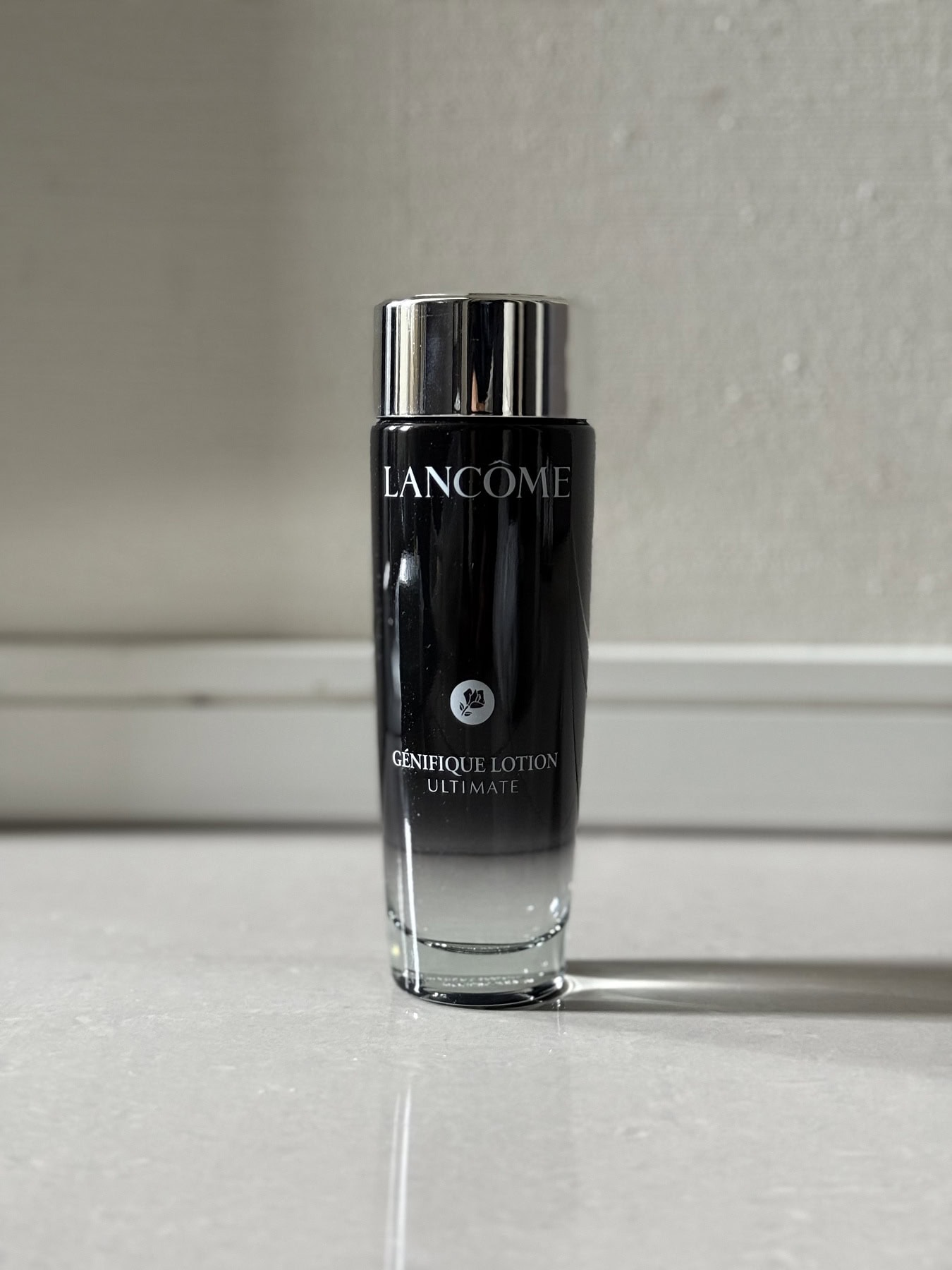 ジェニフィック アルティメ エッセンス ローション 150mL ¥9,900（ランコム）