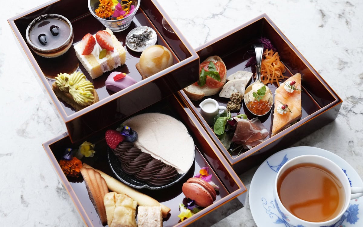 アフタヌーンティーセット（数量限定）お堀端の玉手箱 1名 5,800 円※ドリンク付 （ノンアルコールシャンパンを除く）