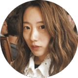 STYLIST 伊東牧子さん PROFILE_加藤かすみさんに師事後、独立。ミューズ界隈随一のギャル。ミーハーで新しいものをキャッチアップする研ぎ澄まされた感覚は唯一無二。「UKI UKI」のディレクターも務める。