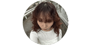 STYLIST 原田ももこさん PROFILE_伊東牧子さんに師事後、独立。伊東さん譲りのヌケ感のある、女っぽいスタイリングが真骨頂です。お人柄はとことんキュートな愛されガールです。