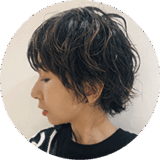 STYLIST 間仁田菜緒さん PROFILE_出版社勤務を経て、フリーランスエディターに。雑誌、WEB、ブランドのビジュアル作成など幅広く手がける。一児の母。先日14年ぶりの引越しをしだいぶ身軽になったそう。