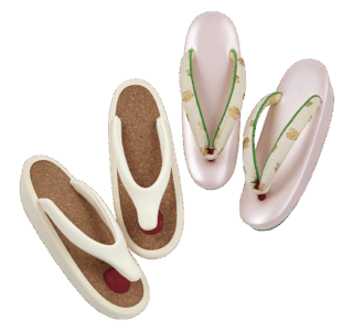 白サンダル¥30,800(OJOJO NAITO/祇園 ない藤)、ピンクサンダル¥110,000(祇園 ない藤)