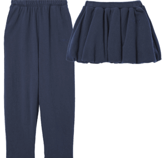 スエットスカート¥27,500、パンツ¥29,700(共にシー/エスストア)